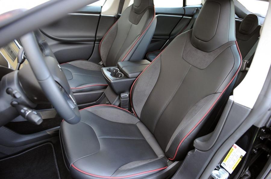 Интерьер Tesla Model S 2012 года  (фото 44 из 88)